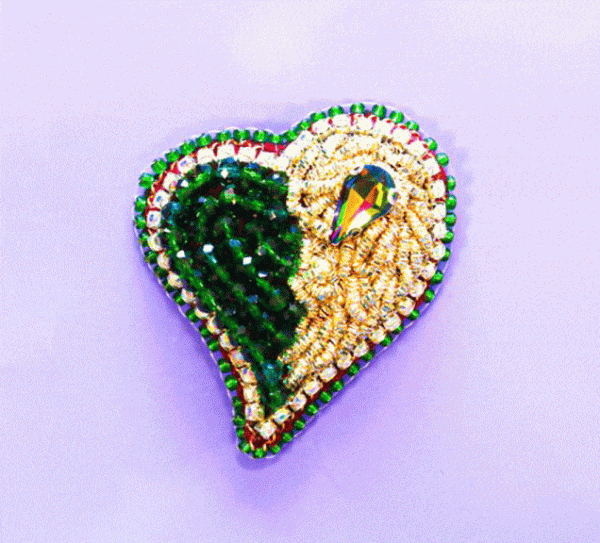 پیکسل قلب سبز و طلایی