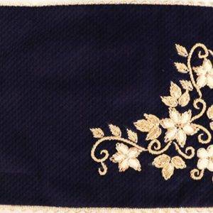 Embroidered tablecloth 300x300 - مادریا : دست سازه های زنان سرپرست خانوار